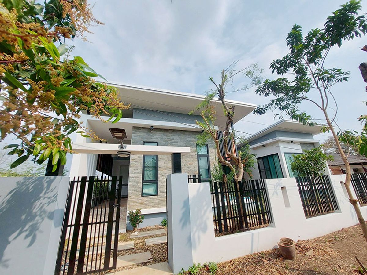 For RentHouseChiang Mai : House for rent 25,000 baht per month, near the golf course, only 5 minutes. No.4H161