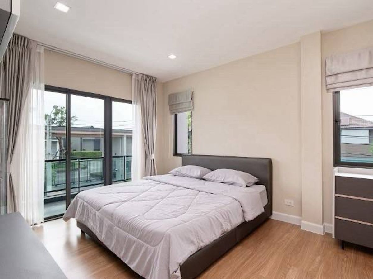 For RentHouseMin Buri, Romklao : 💥Forrent💥4BED • Venue Rama9 Village 🏡 location: New Krungthepkreetha 🐶 Pet Friendly‼ ️ Ready to Move in‼ ️