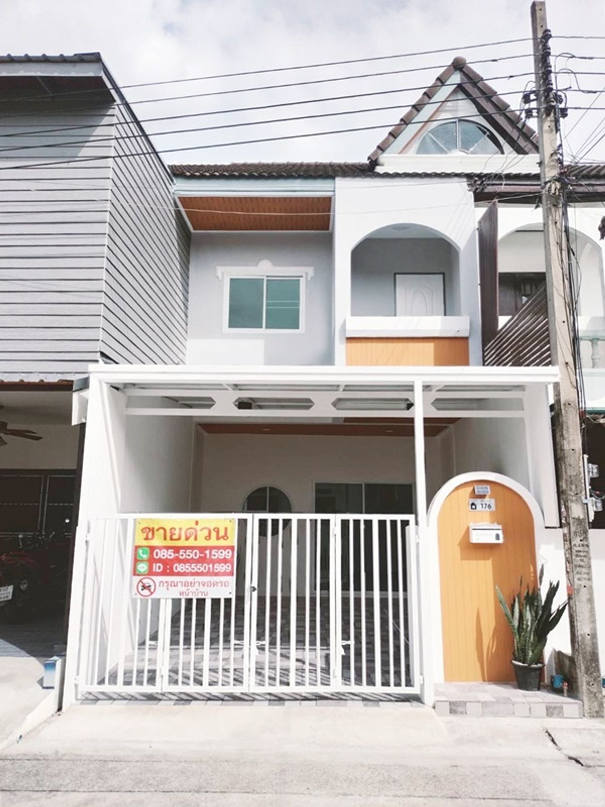 ขายทาวน์โฮมนวมินทร์ รามอินทรา : 🏡 ขายทาวน์เฮ้าส์ หมู่บ้านซื่อตรง พหลโยธิน 52 แยก 7 เนื้อที่ 18.8 ตรว. มี 2 ห้องนอน 2 ห้องน้ำ  รีโนเวทแล้ว ทำเลดี เดินทางสะดวก ใกล้ BTS สะพานใหม่ เพียง 500 เมตร! สนใจติดต่อ  085-550-1599 พี่นา