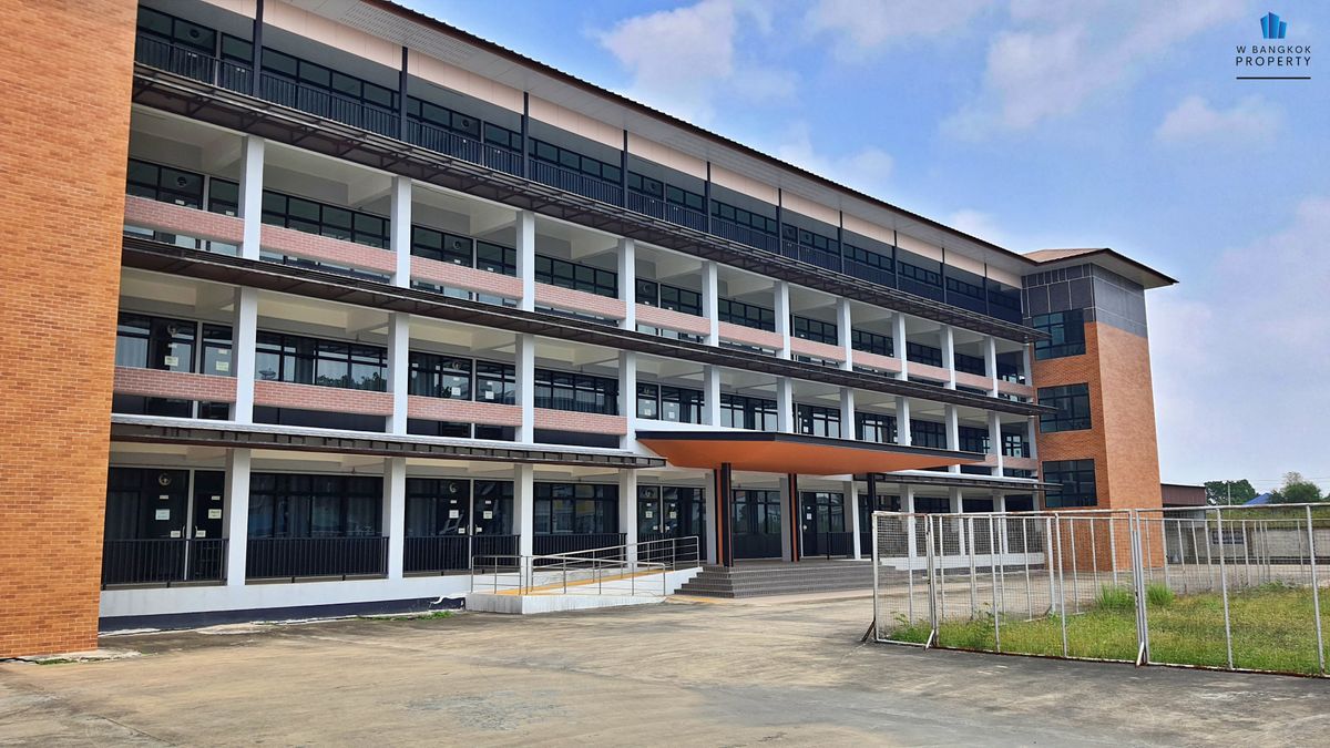 ขายสำนักงานพัฒนาการ ศรีนครินทร์ : HOT PRICE !! ขายอาคารสำนักงาน 2,500 ตรม. สภาพใหม่มาก อาคารสวย ใกล้ รถไฟฟ้าสายสีเหลือง สถานี ศรีนครินทร์ 38 เพียง 300 เมตรเท่านั้น