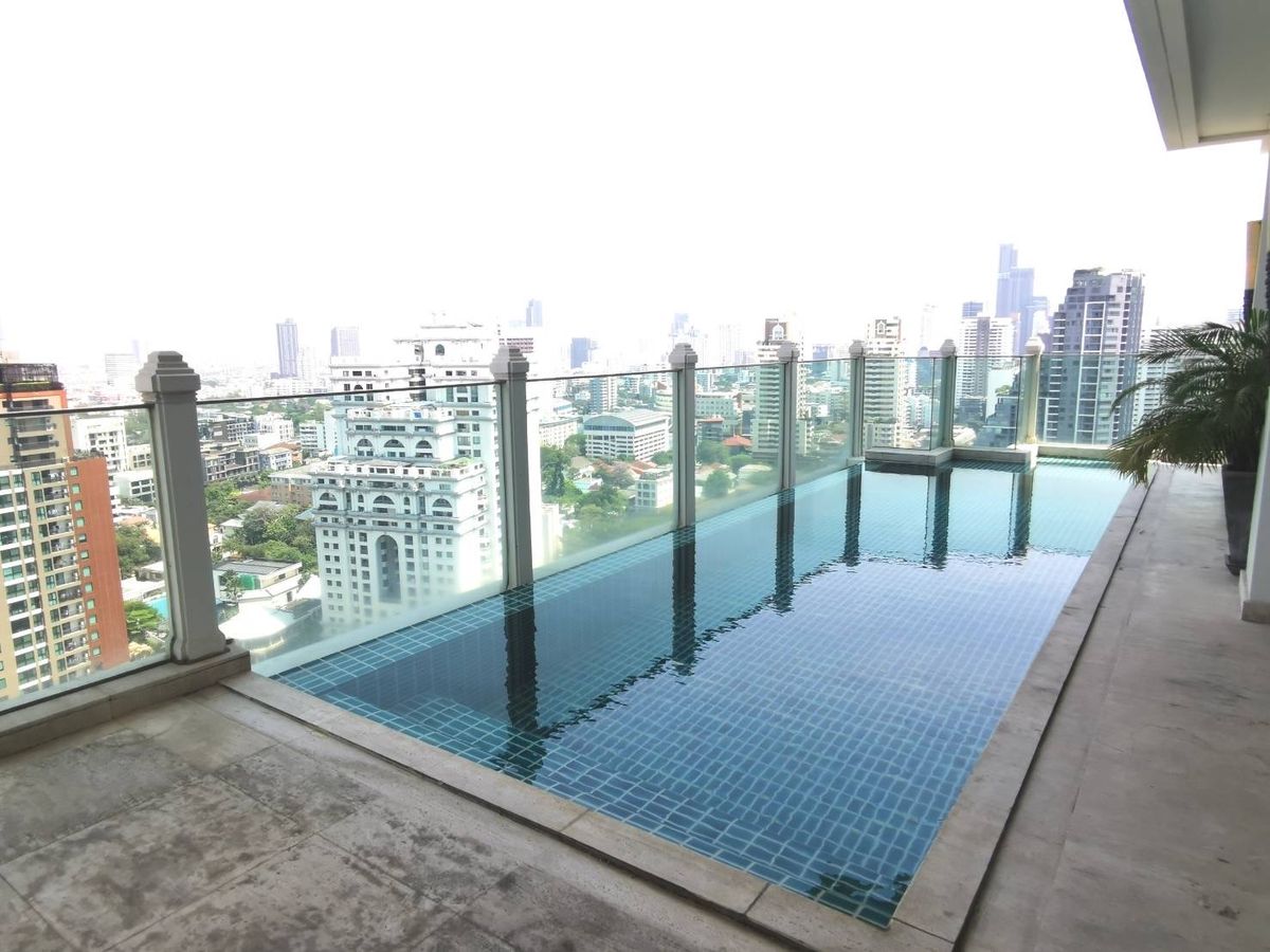 ขายคอนโดสุขุมวิท อโศก ทองหล่อ : Le Raffine 39: Duplex 3bed 4bath + maid  365sqm. + 36sqm. 3 fixed parking 72,000,000 Am: 0656199198