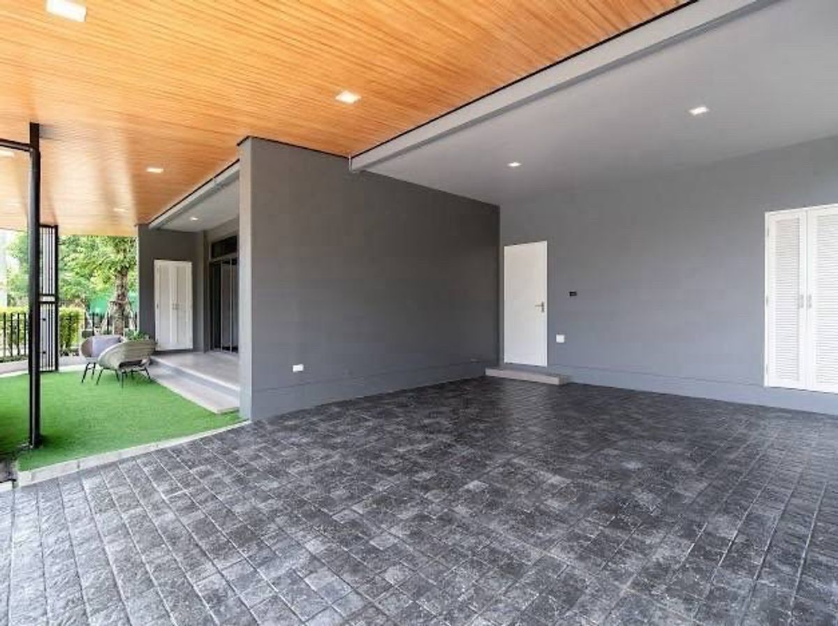 For RentHouseMin Buri, Romklao : 💥Forrent💥4BED • Venue Rama9 Village 🏡 location: New Krungthepkreetha 🐶 Pet Friendly‼ ️ Ready to Move in‼ ️