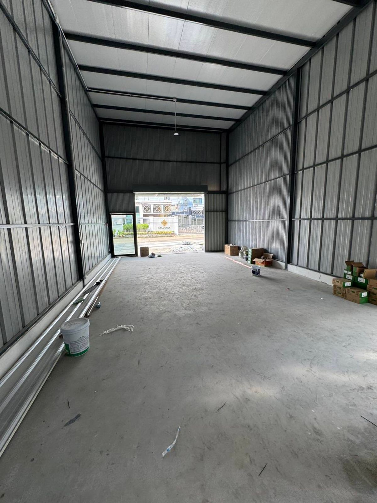 For RentWarehousePattanakan, Srinakarin : Rent a warehouse With offices in Srinakarin 16, the city center (N.1673)