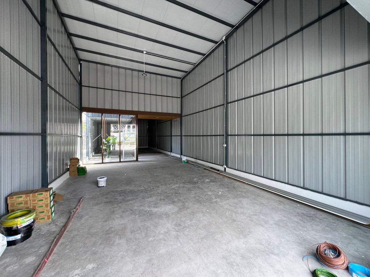For RentWarehousePattanakan, Srinakarin : Rent a warehouse With offices in Srinakarin 16, the city center (N.1673)