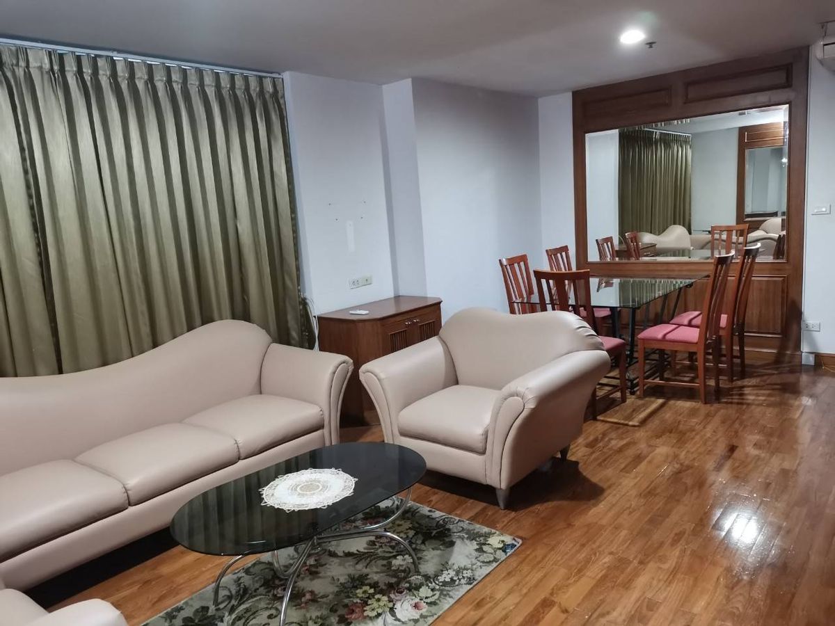 For RentCondoSukhumvit, Asoke, Thonglor : 2 bed 1 bath 80 sqm condo at Asoke Place for rent 28,000THB per month, Sukhumvit soi 21, Asoke BTS station