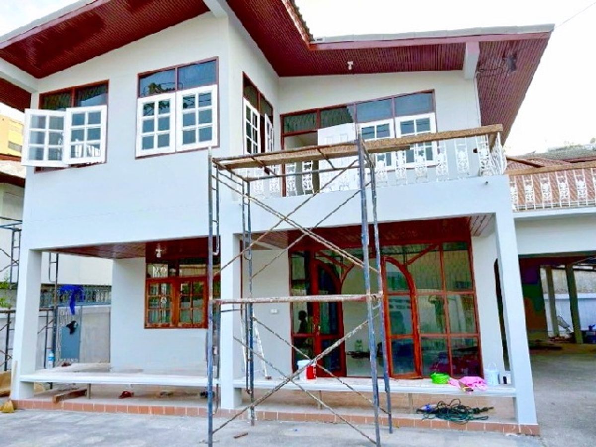 ให้เช่าบ้านเลียบทางด่วนรามอินทรา : ลาดพร้าว 107-111 เดอะมอลล์ บางกะปิ 800 ม. 4-5นอน MRT บางกะปิ 350 ม. คฤหาสน์ ให้เช่าบ้านเดี่ยว 2 ชั้น รีโนเวทใหม่ 100 ตร.วา. 330 ตร.ม 3น้ำ