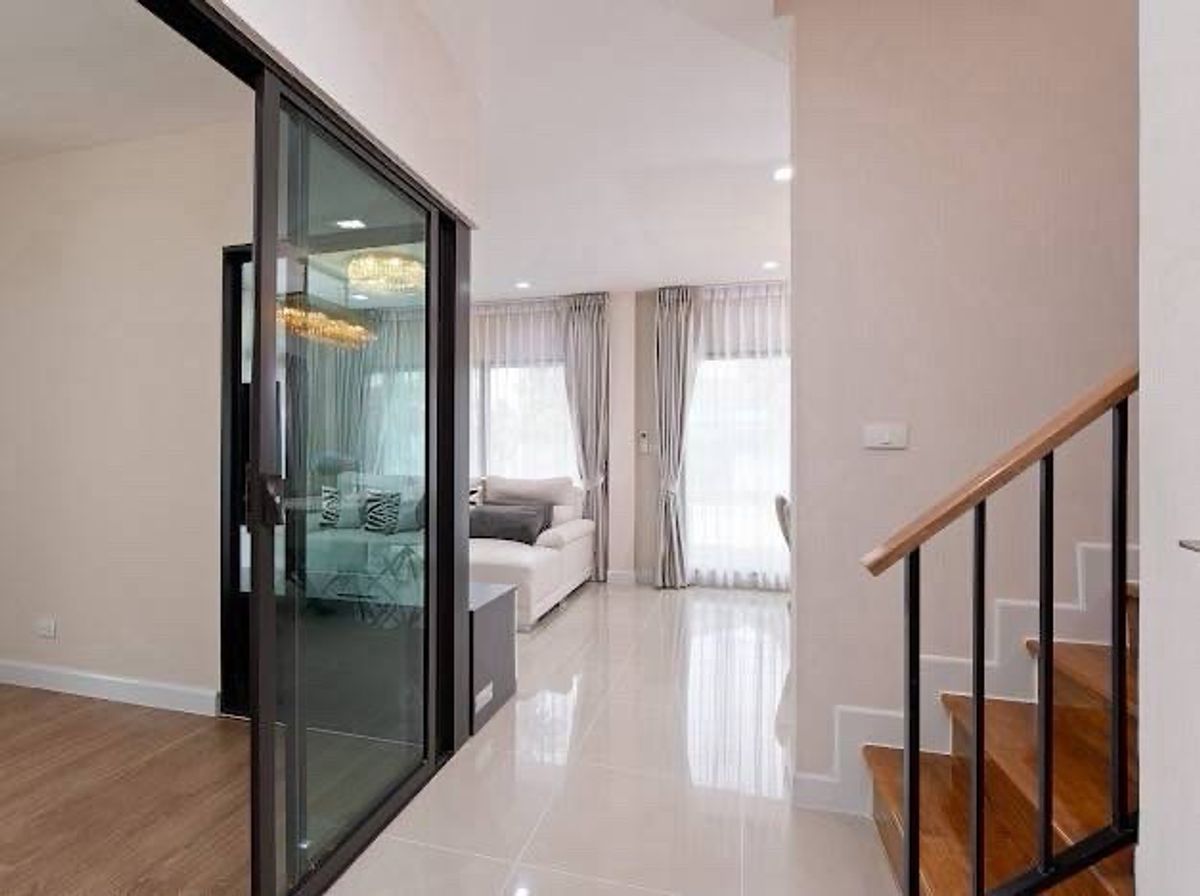 For RentHouseMin Buri, Romklao : 💥Forrent💥4BED • Venue Rama9 Village 🏡 location: New Krungthepkreetha 🐶 Pet Friendly‼ ️ Ready to Move in‼ ️