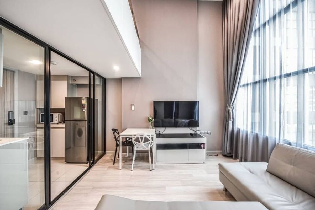 ให้เช่าคอนโดสาทร นราธิวาส : คอนโดแบบ Duplex พร้อมเฟอร์นิเจอร์ ให้เช่า ย่านสาทร-นราธิวาส ใกล้มหาวิทยาลัยเทคโนโลยีราชมงคลกรุงเทพ เพียง 500 เมตร