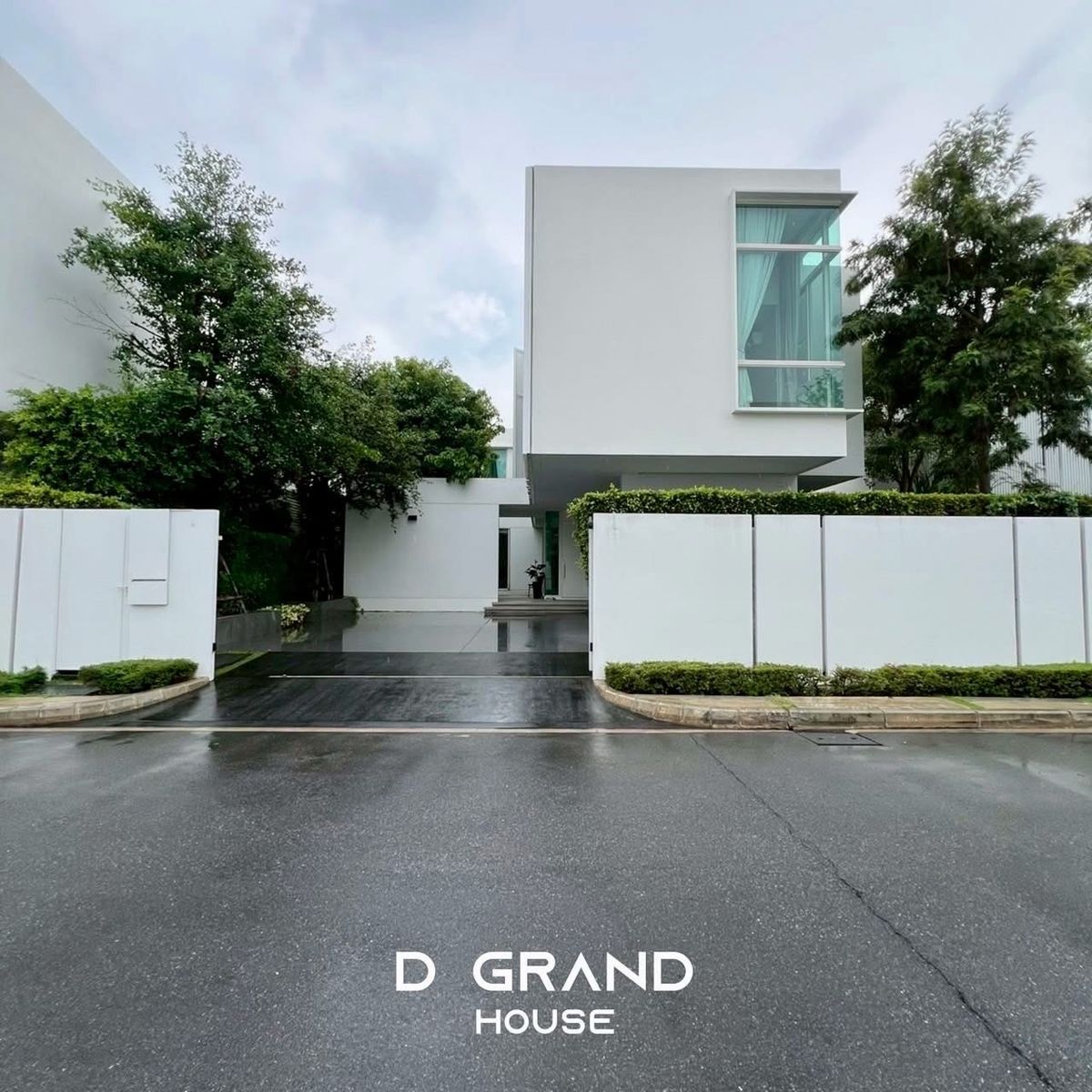 บ้านบางนา แบริ่ง ลาซาล : 𝗙𝗼𝗿 𝗦𝗮𝗹𝗲 / 𝗥𝗲𝗻𝘁:  ✨ 𝗩𝗜𝗩𝗘 บางนา ✨ บ้านหรูสไตล์ Modern มินิมอล สุดฮิต  บนทำเล บางนา กม.7 Rare Item 