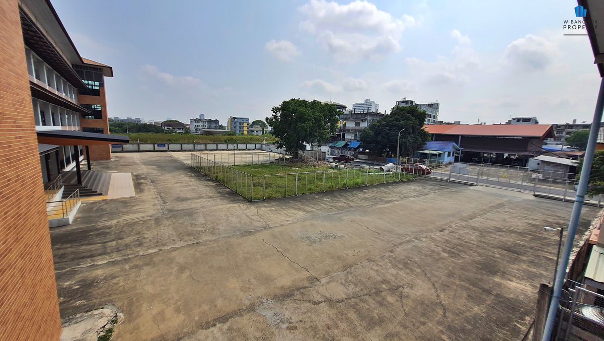 ขายสำนักงานพัฒนาการ ศรีนครินทร์ : HOT PRICE !! ขายอาคารสำนักงาน 2,500 ตรม. สภาพใหม่มาก อาคารสวย ใกล้ รถไฟฟ้าสายสีเหลือง สถานี ศรีนครินทร์ 38 เพียง 300 เมตรเท่านั้น