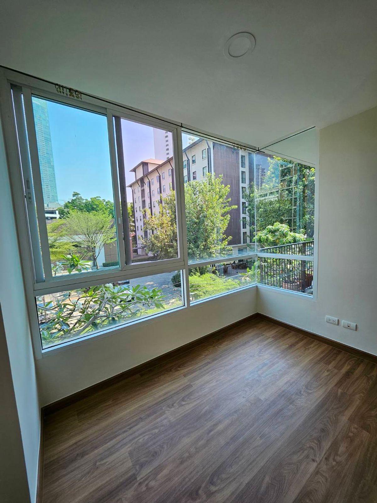 For SaleCondoWongwianyai, Charoennakor : Condo for sale at The Fine at River  Charoen Nakhon- Khlong San, Bangkok, 2 bedrooms, 1 bathroom, living room, dining room. Vintage style decoration  