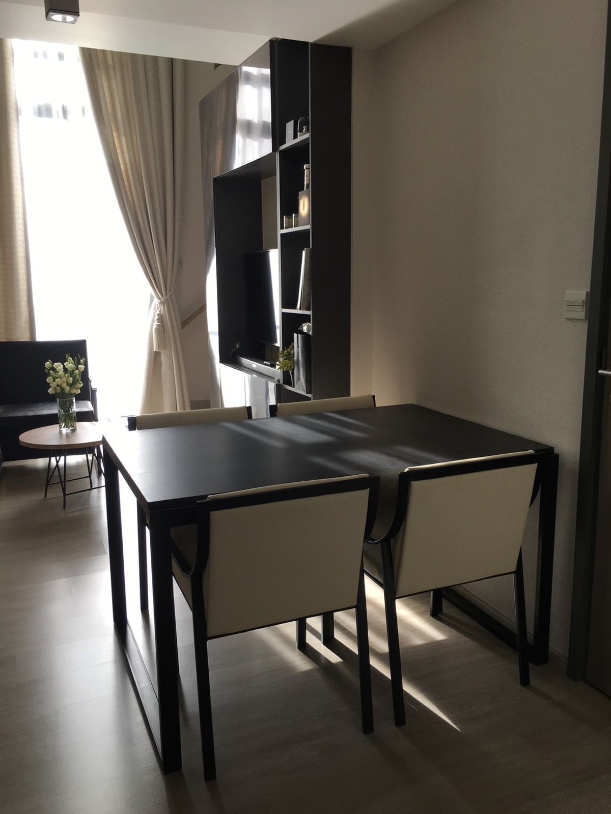 For RentCondoWitthayu, Chidlom, Langsuan, Ploenchit : Rare Item Pet Friendly! MAESTRO 02 Ruamrudee 2 Bedroom 77.05 sq.m. Pet Friendly! Rent only 60,000 baht/month. Contact 0968623850 🏡