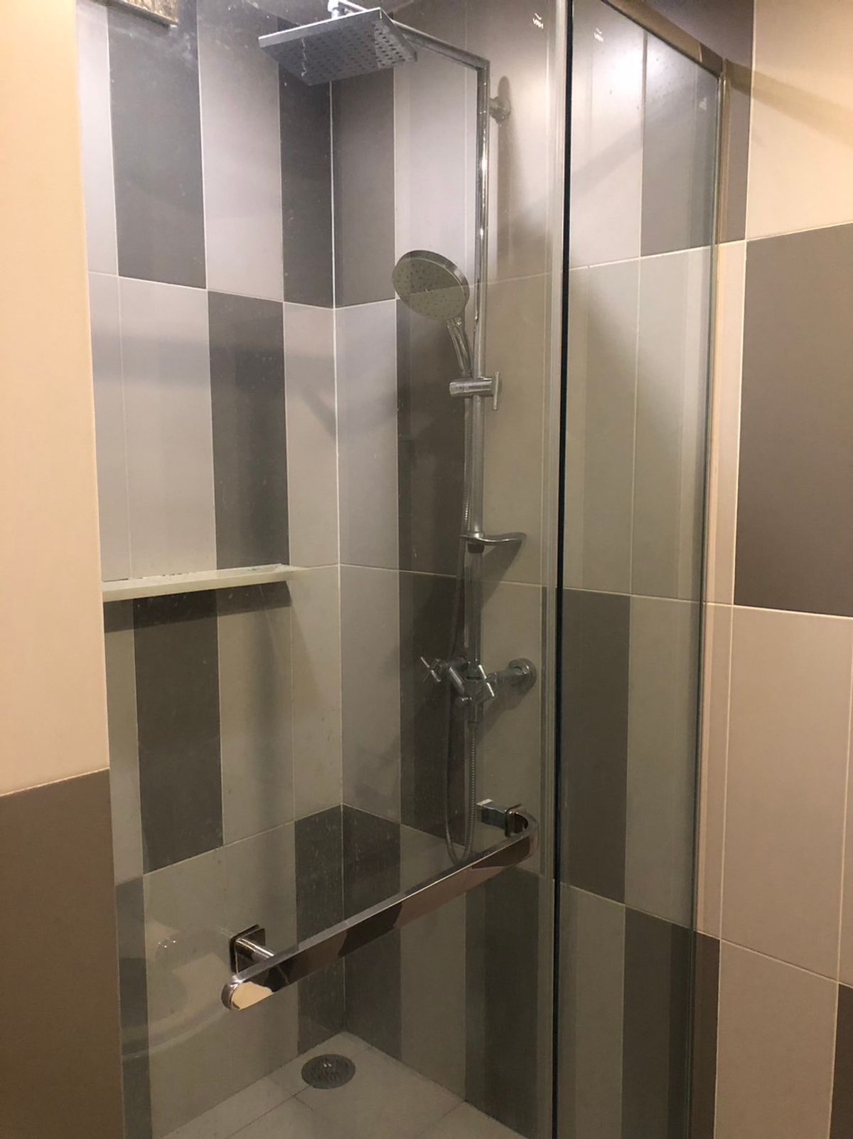 For SaleCondoSapankwai,Jatujak : Urgent sale! Price negotiable onyx, popular building of Saphan Khwai Ari people near Big C, location near Saphan Saphan Khwai, convenient to travel, do not miss! Interested contact 0876358339