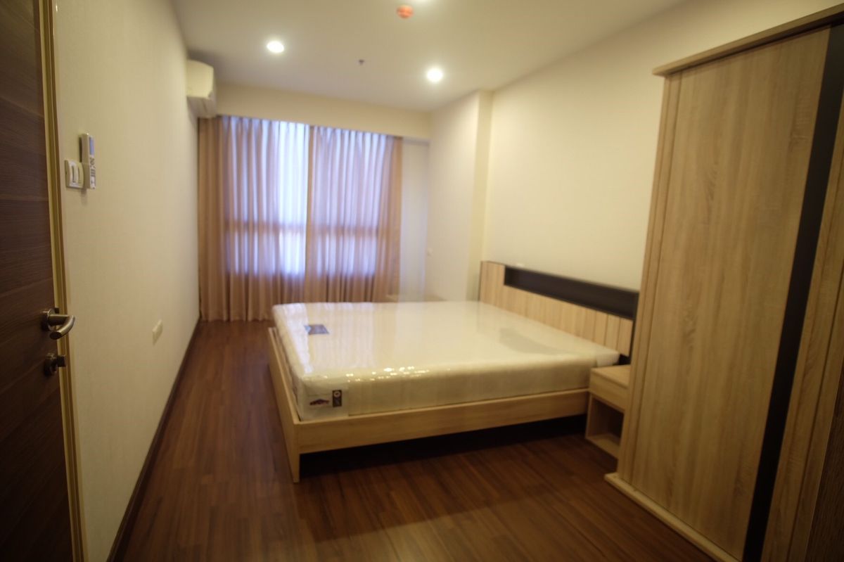 For RentCondoRama3 (Riverside),Satupadit : Rent a Supalai Prima Riva condo next to the Chao Phraya River.