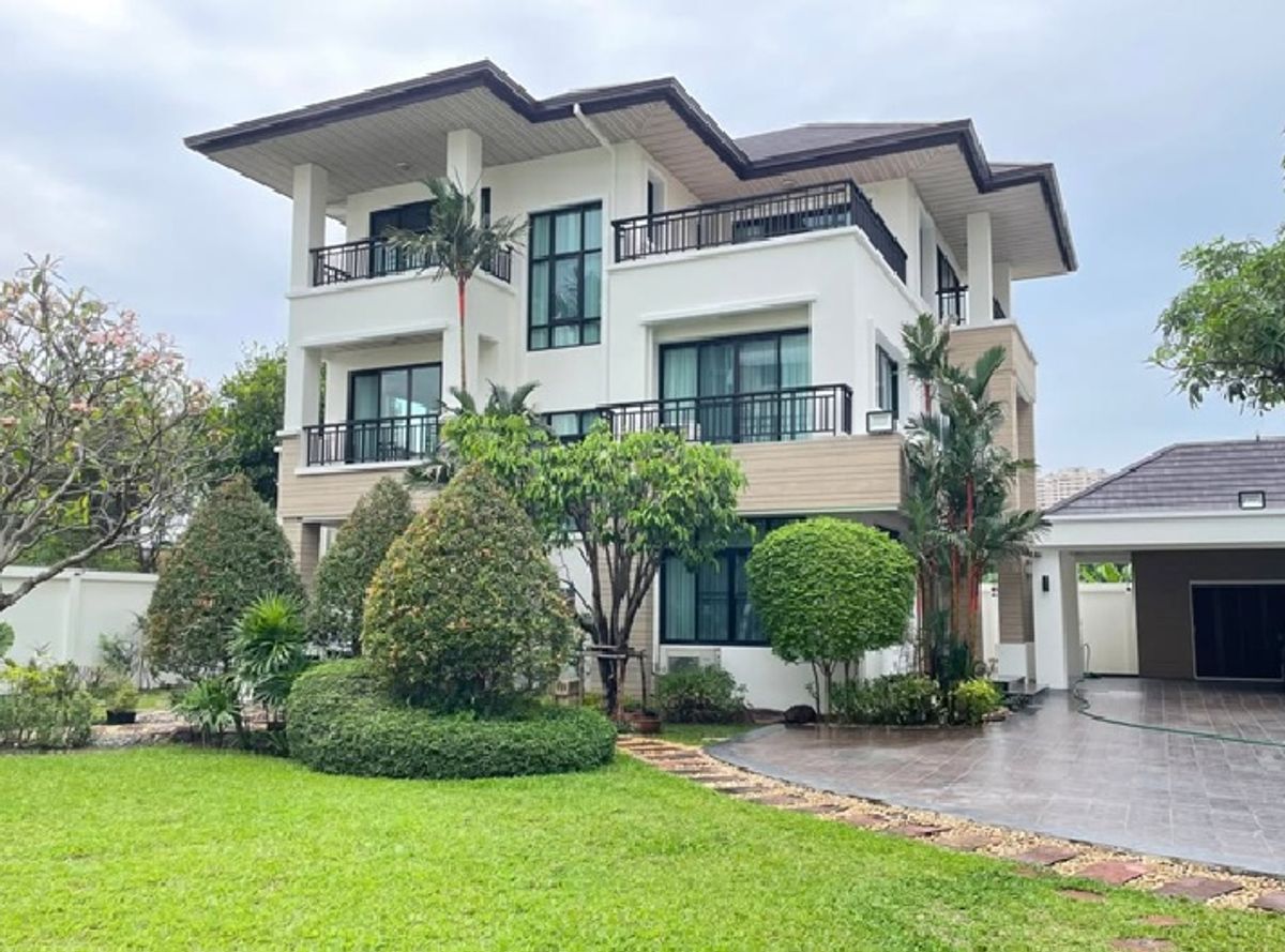 For RentHouseRatchadapisek, Huaikwang, Suttisan : For Rent for rent, 3 -storey detached house, Soi Ratchadaphisek 32, very beautiful house, 10 air conditioners / Furniture Fully Furnished / Not Pet living or Home Office