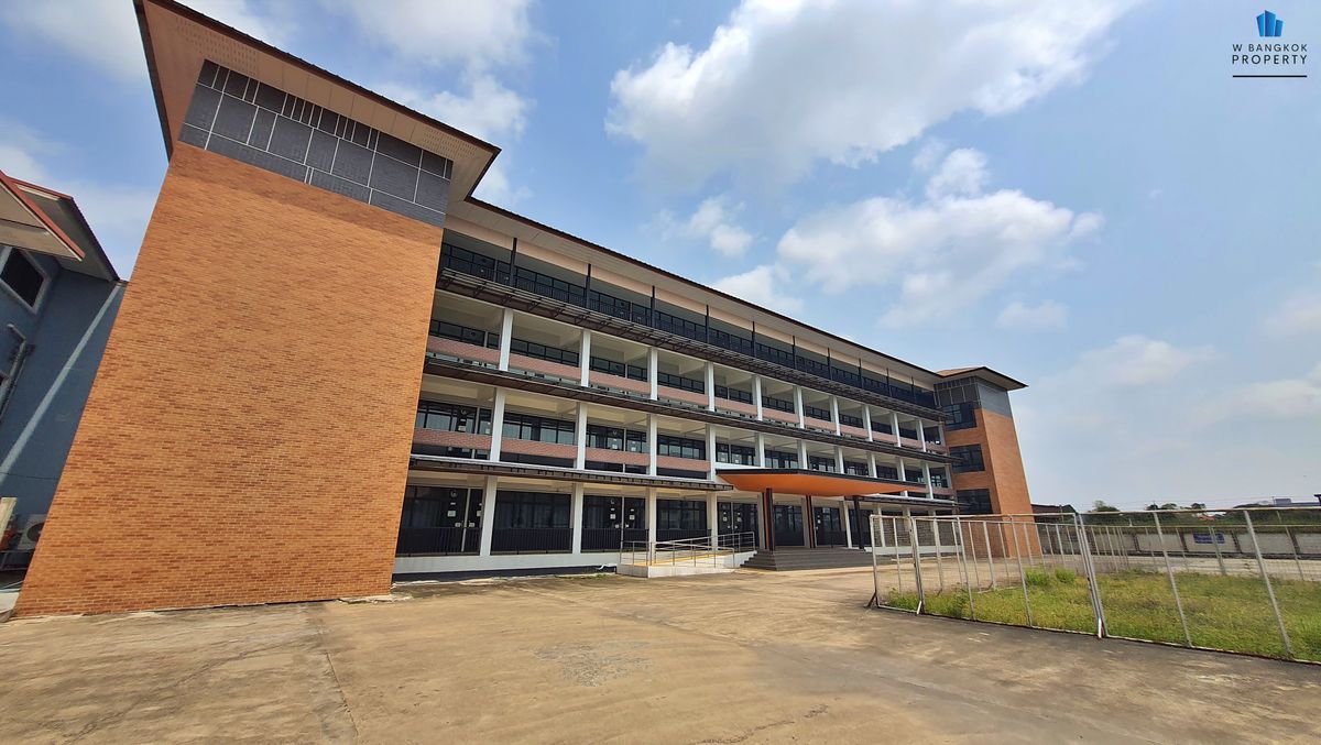 ขายสำนักงานพัฒนาการ ศรีนครินทร์ : HOT PRICE !! ขายอาคารสำนักงาน 2,500 ตรม. สภาพใหม่มาก อาคารสวย ใกล้ รถไฟฟ้าสายสีเหลือง สถานี ศรีนครินทร์ 38 เพียง 300 เมตรเท่านั้น