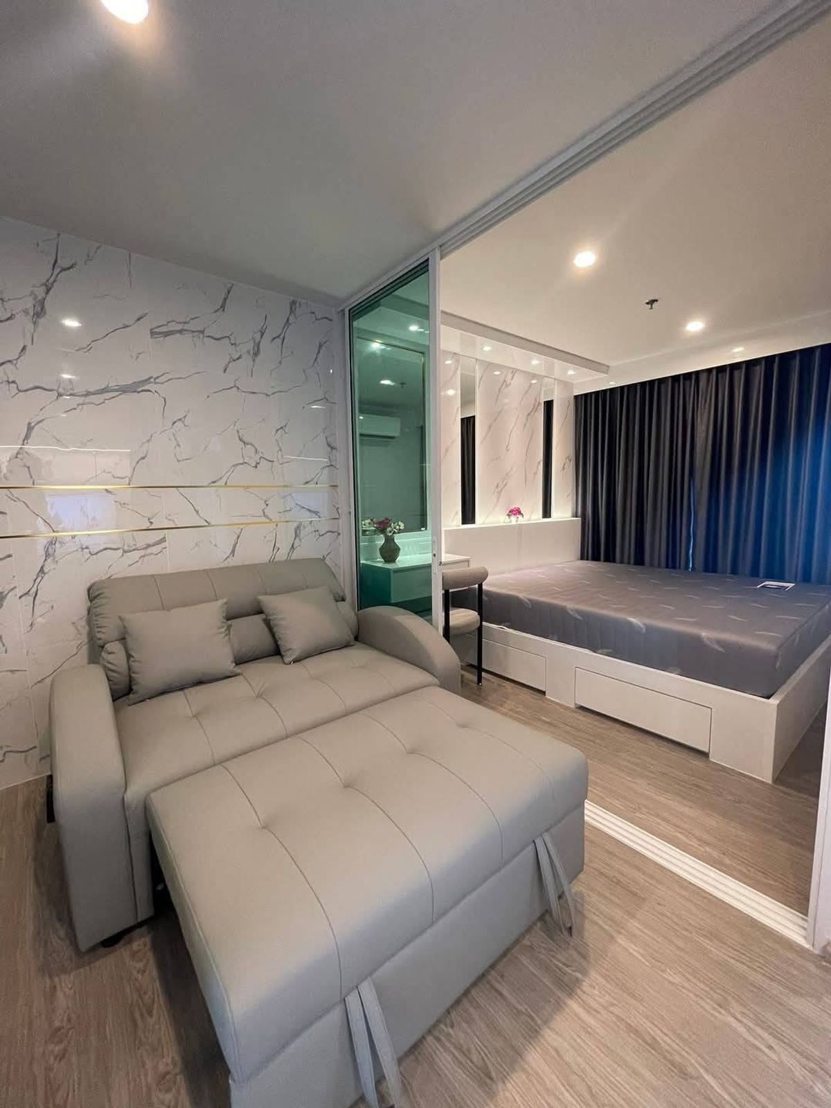 For RentCondoBangna, Bearing, Lasalle : 📍 New with a condo near 🚄 BTS Bangna 800 m. Regent Home Bangna Project (Regent Home Bangna) Size 28 sqm. Price 11,000 baht.