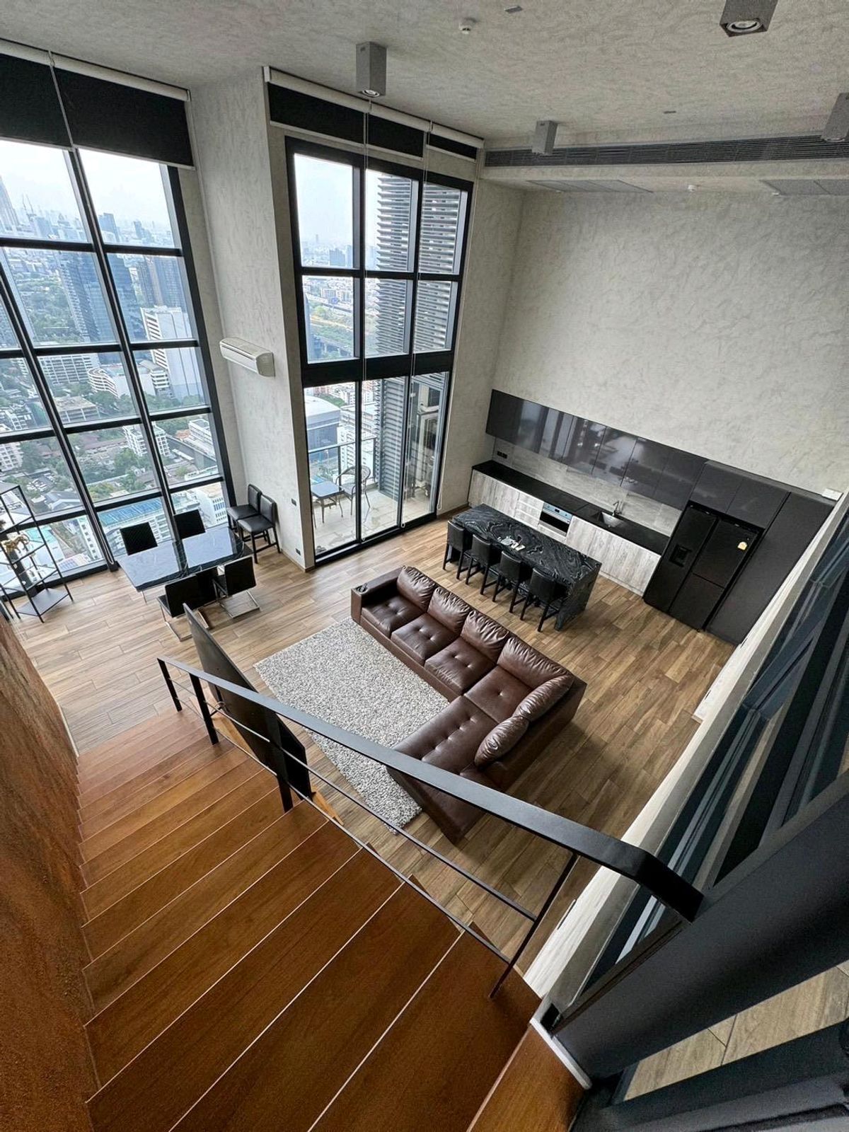 ให้เช่าคอนโดสุขุมวิท อโศก ทองหล่อ : The Lofts Asoke - BTS Asoke & MRT Phetburi 2BR 2BT Duplex [120 Sq.M.]