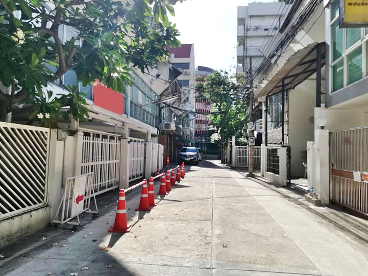 For RentShop HouseNana, North Nana,Sukhumvit13, Soi Nana : Commercial Building 64 sqw. 800 sqm near Bumrungrad Hospital