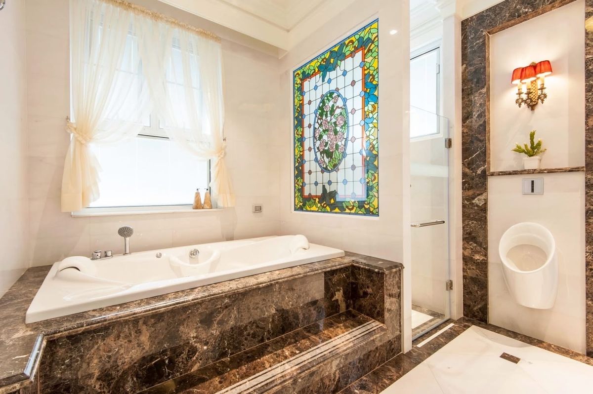 ขายบ้านพระราม 9 เพชรบุรีตัดใหม่ RCA : ขายบ้านหรู 15 นาทีจากสยามพารากอนโซนดินแดง  ขนาด 1200 Sq.m 5 bed 6 bath เพียง 135 MB