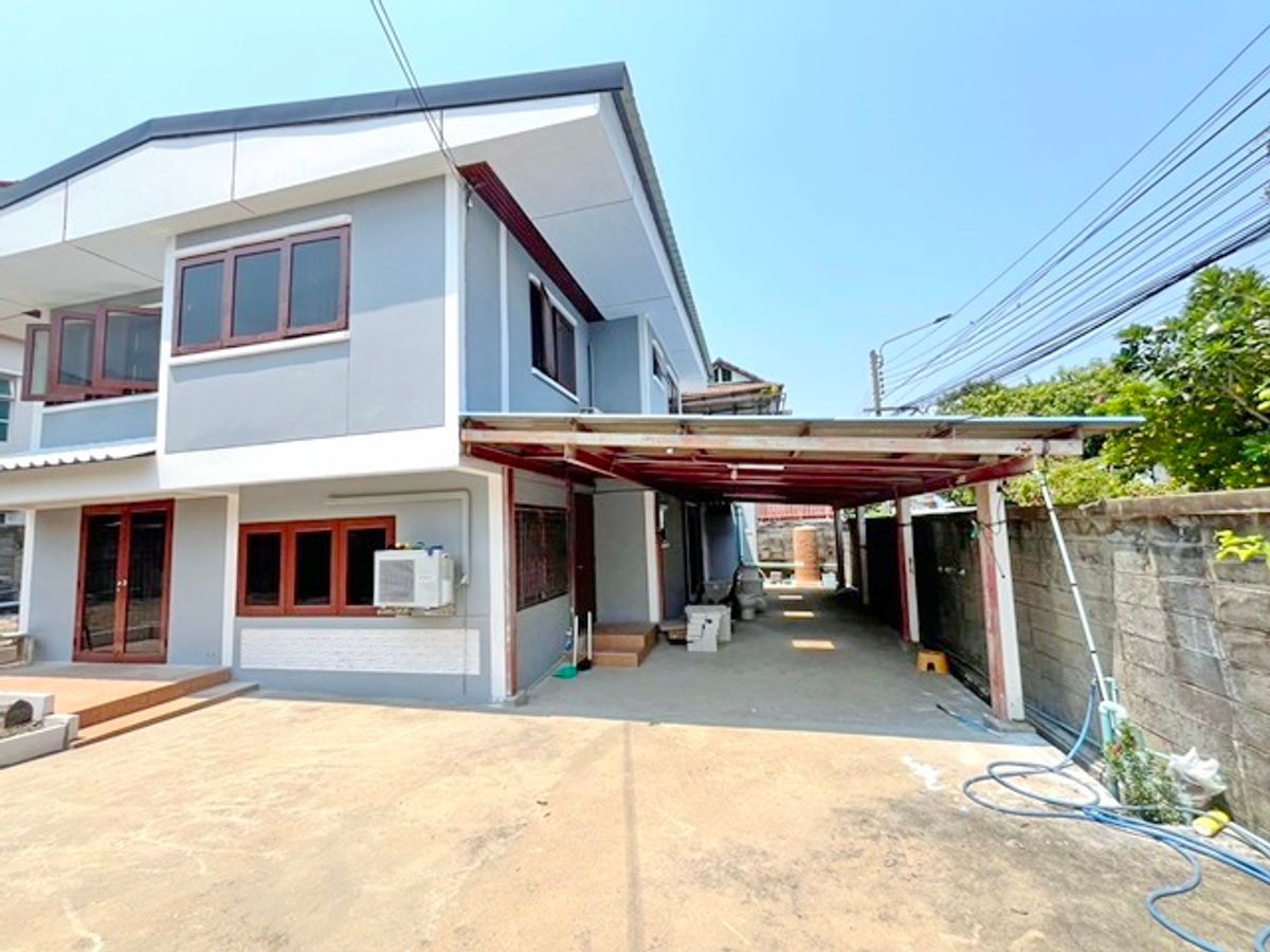 For RentHouseChaengwatana, Muangthong : Near Ngamwongwan Rd 45-49, Kasetsart University 2.7 km. Very large detached house, 2 floors for rent 82 sq.w., 245 sq.m., MRT, Bang Khen 1.5 km.