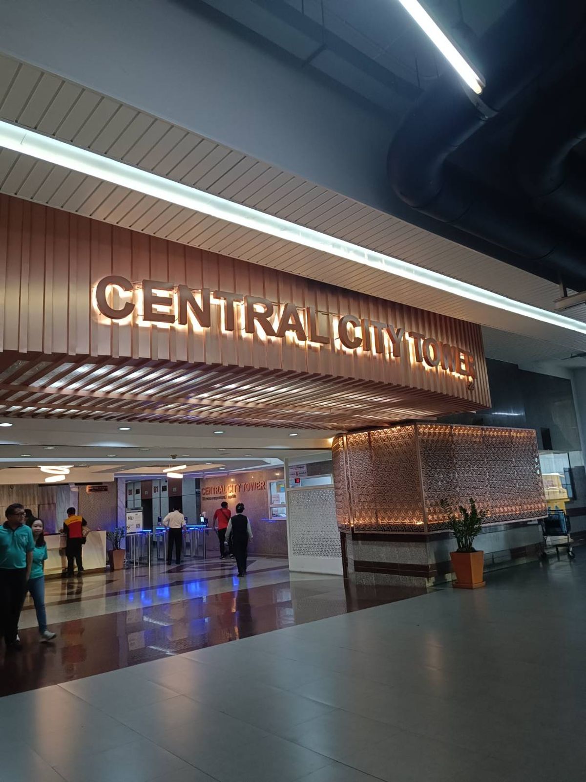 ขายสำนักงานบางนา แบริ่ง ลาซาล : ขายพื้นที่ทำเลดีในห้องเซ็นทรัลเหมาะทำออฟฟิศ 