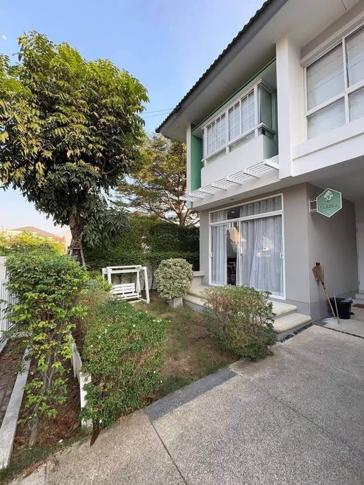 For RentHouseSamut Prakan,Samrong : 🏡✨ New house for rent, Trendy Tara Bangna, with full furniture and electrical appliances. I 50,000 THB/Month.