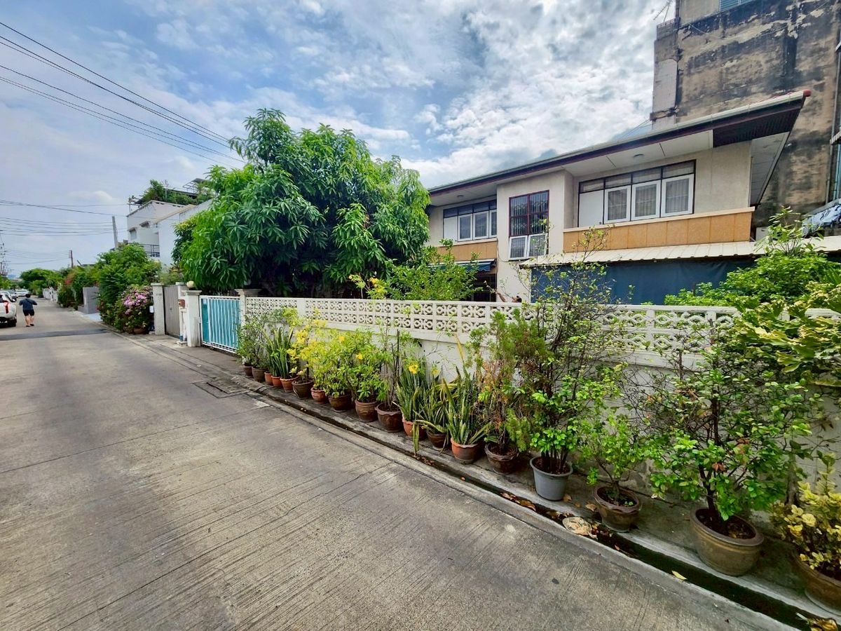 For SaleHouseChaengwatana, Muangthong : 3 bedrooms, 3 bathrooms, Soi Ngamwongwan 28, only 6.5m
