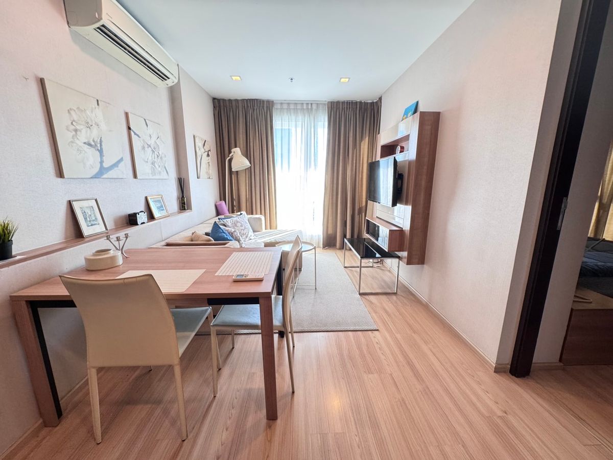 ให้เช่าคอนโดสาทร นราธิวาส : Rhythm Sathorn Size 39 Sqm., River View, Close BTS Saphan Taksin , Fully Furnished 20,000/month