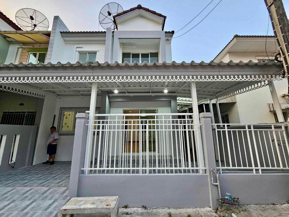 ขายทาวน์โฮมบางแค เพชรเกษม : บ้านสวยมาก หลังมุมหน้าหมู่บ้านไลโอ เพชรเกษม77