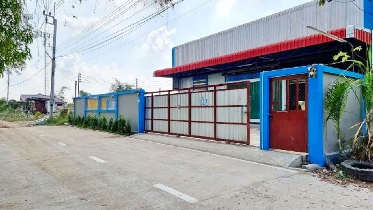 For RentWarehouseNawamin, Ramindra : Soi Khum Klao 1-13 MRT Suwinthawong 5.2 km. 2-storey warehouse for rent. Stand Alone, 2 rooms, 450 sq.m. 112 sq.w. 2 MRT Min Buri 5.6 Romklao 4.6 km