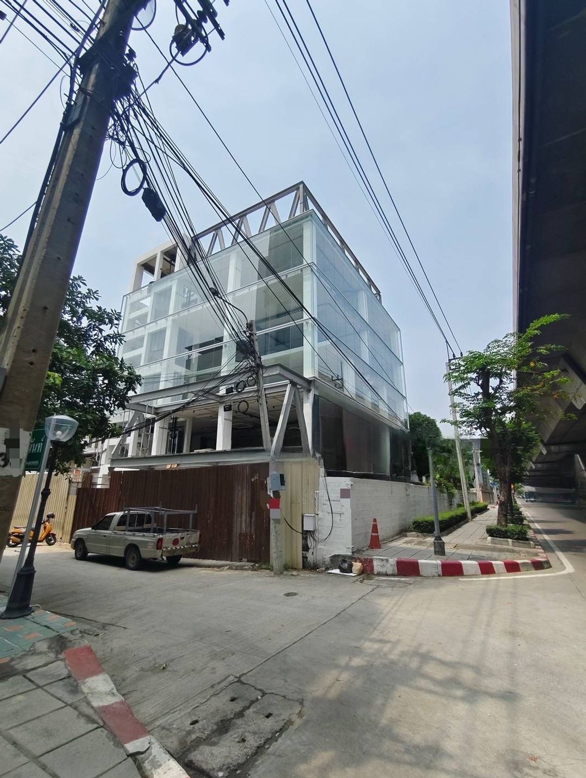 ให้เช่าร้านค้า/ตลาดนัดพระราม 9 เพชรบุรีตัดใหม่ RCA : ปล่อยเช่า ตึก Stand Alone สร้างใหม่ พระราม 9 ติดถนน มีลิฟต์ ที่จอดรถ 20 คัน เหมาะทำ โชว์รูม เฟอร์นิเจอร์ , รถยนต์ , ศูนย์เทรนนิ่ง , โรงพยาบาลสัตว์ , โรงพยาบาลศัลยกรรม , ศัลยกรรมเกาหลี , เสริมจมูก Botox Filler IV-Drip Hifu Lift-Up Dermotologist 