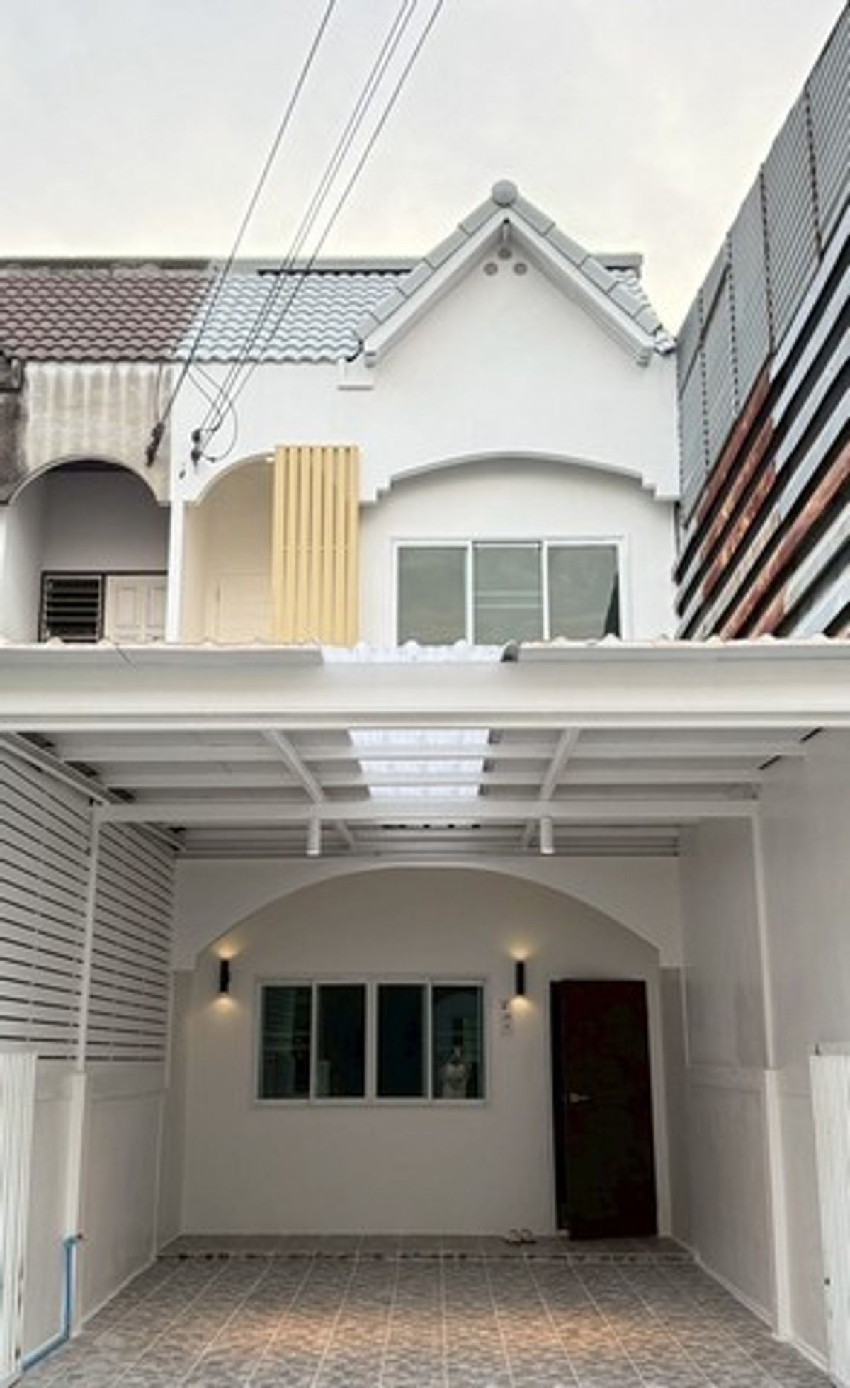 For SaleTownhomeSuphan Buri : [Sell] Townhouse 24 sq.w., Choeng Archa Sibok | 2 bedrooms, 2 new renovations | Near Chao Phraya Hospital | 1.79 million