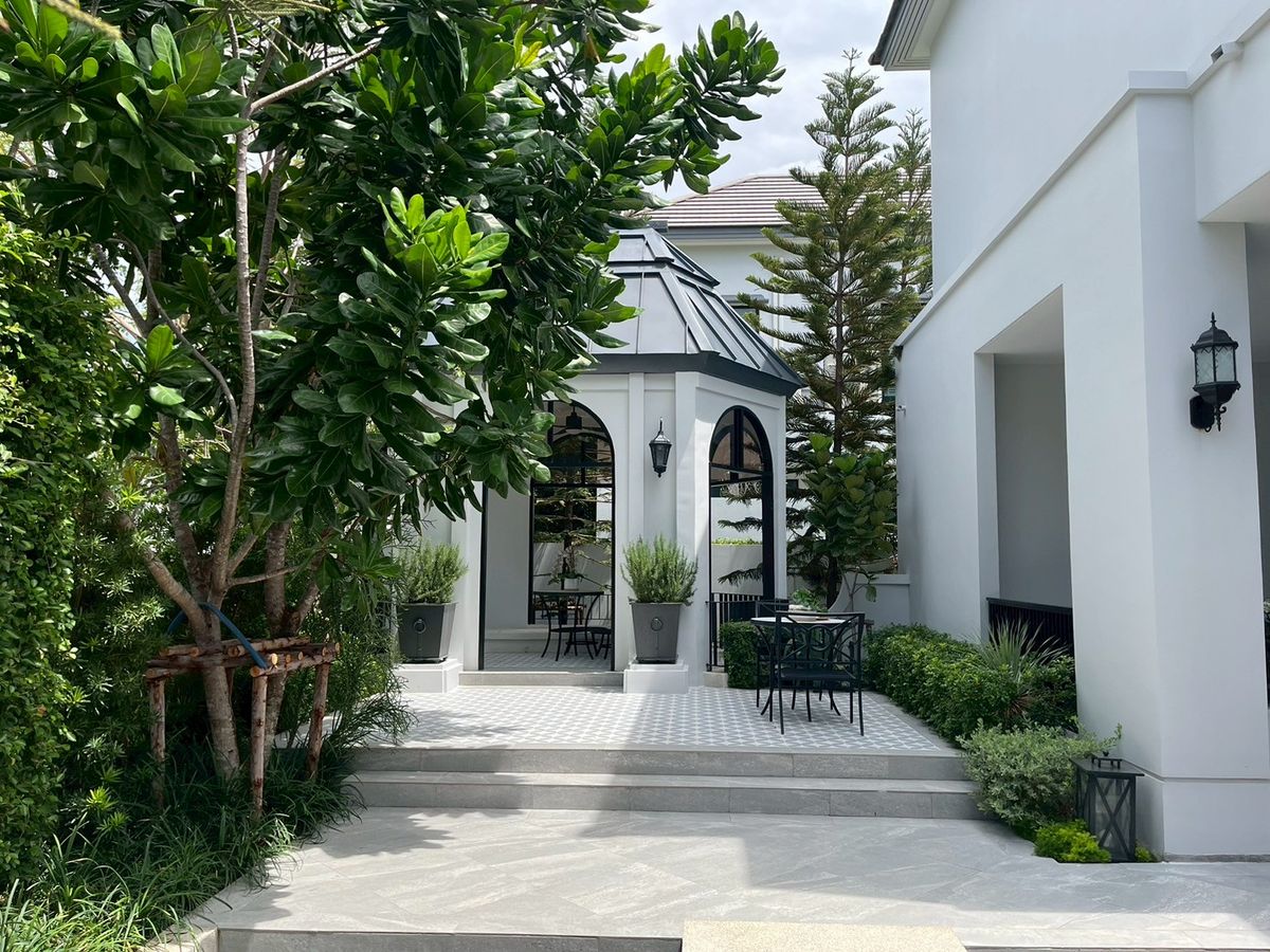 ขายบ้านปิ่นเกล้า จรัญสนิทวงศ์ : 🏡 ขายบ้านหรู นันทวัน ปิ่นเกล้า - กาญจนาภิเษก บ้าน Type Leduc | พื้นที่ใช้สอย 608 ตร.ม. | ที่ดิน 190 ตร.วา | ราคา 70 ล้านบาท (ภาพบ้านตัวอย่าง)