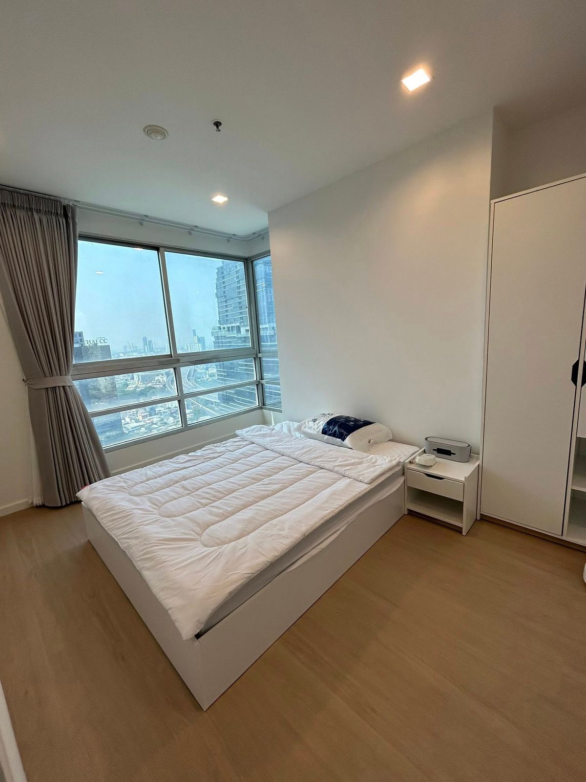 For RentCondoSathorn, Narathiwat : For Rent & GT; & GT; Sathorn House 📌 BTS Surasak 0-meter, BTS to the front of the project, 2 bedrooms, 36th floor, high floor, see the city view, Sathorn, the south facing room is not hot, cool. #LV-MO 1738