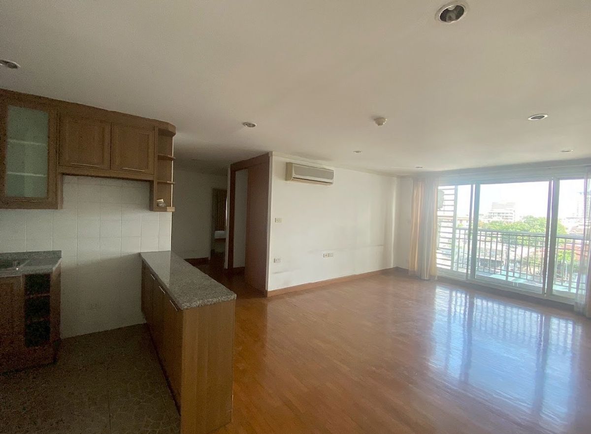 For SaleCondoSathorn, Narathiwat : Selling Bann Siri Sathorn Saunplu, size 107.96 SQ.M, only 10.01 MB. Contact 086-795-9997 (Jimmy).