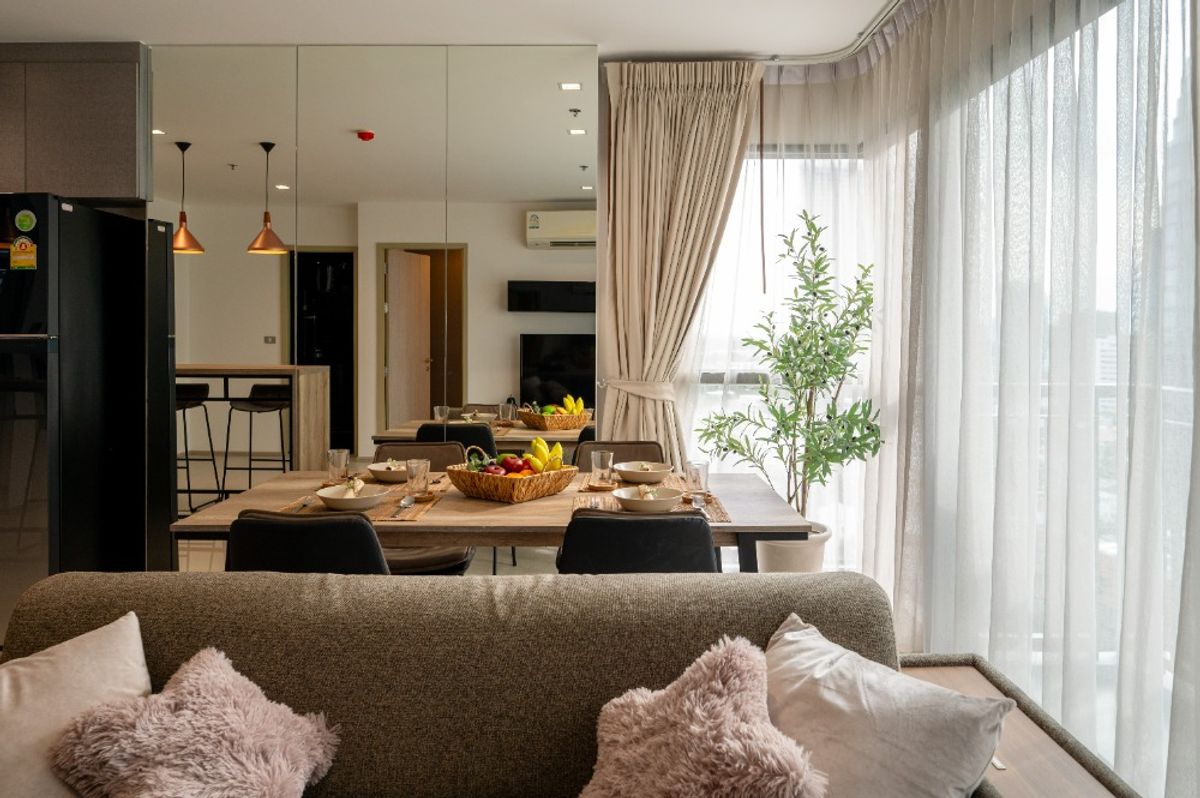 For SaleCondoSukhumvit, Asoke, Thonglor : 2 bedrooms, 2 bathrooms with a bathtub near BTS Thonglor easily in and out of Rama 4