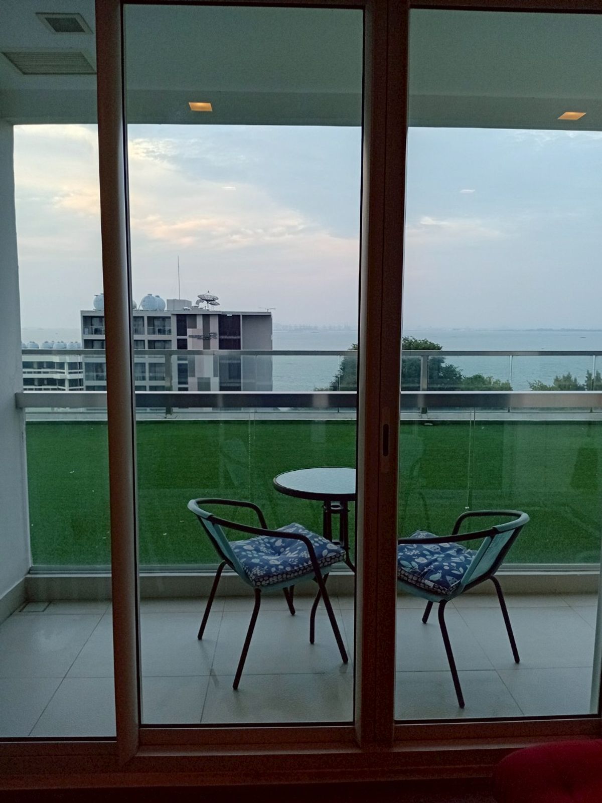 ขายคอนโดพัทยา บางแสน ชลบุรี สัตหีบ : for sale condo the palm wongamat beach front pattaya studio type (S03-2005) 