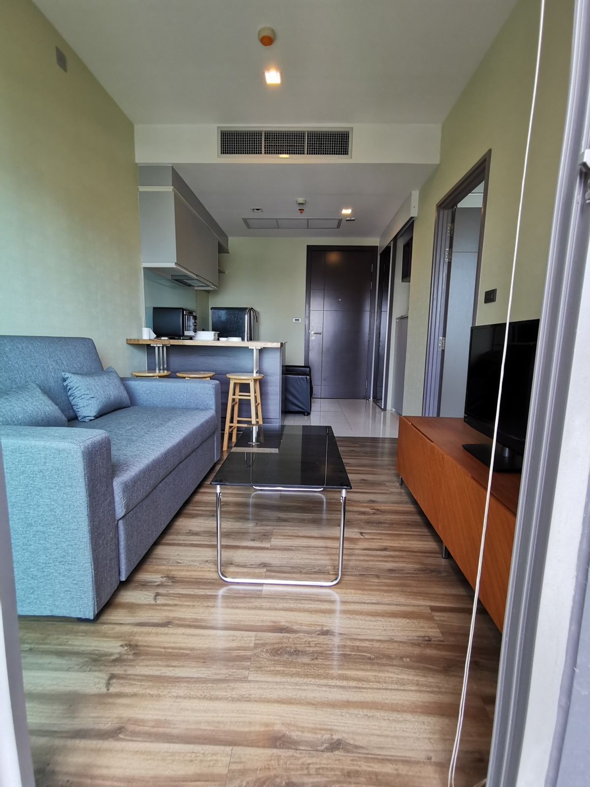 CondoSukhumvit, Asoke, Thonglor : CEIL BY SANSIRI condo is convenient to travel near the BTS train. There is a full furniture shuttle. Ready to stay immediately  