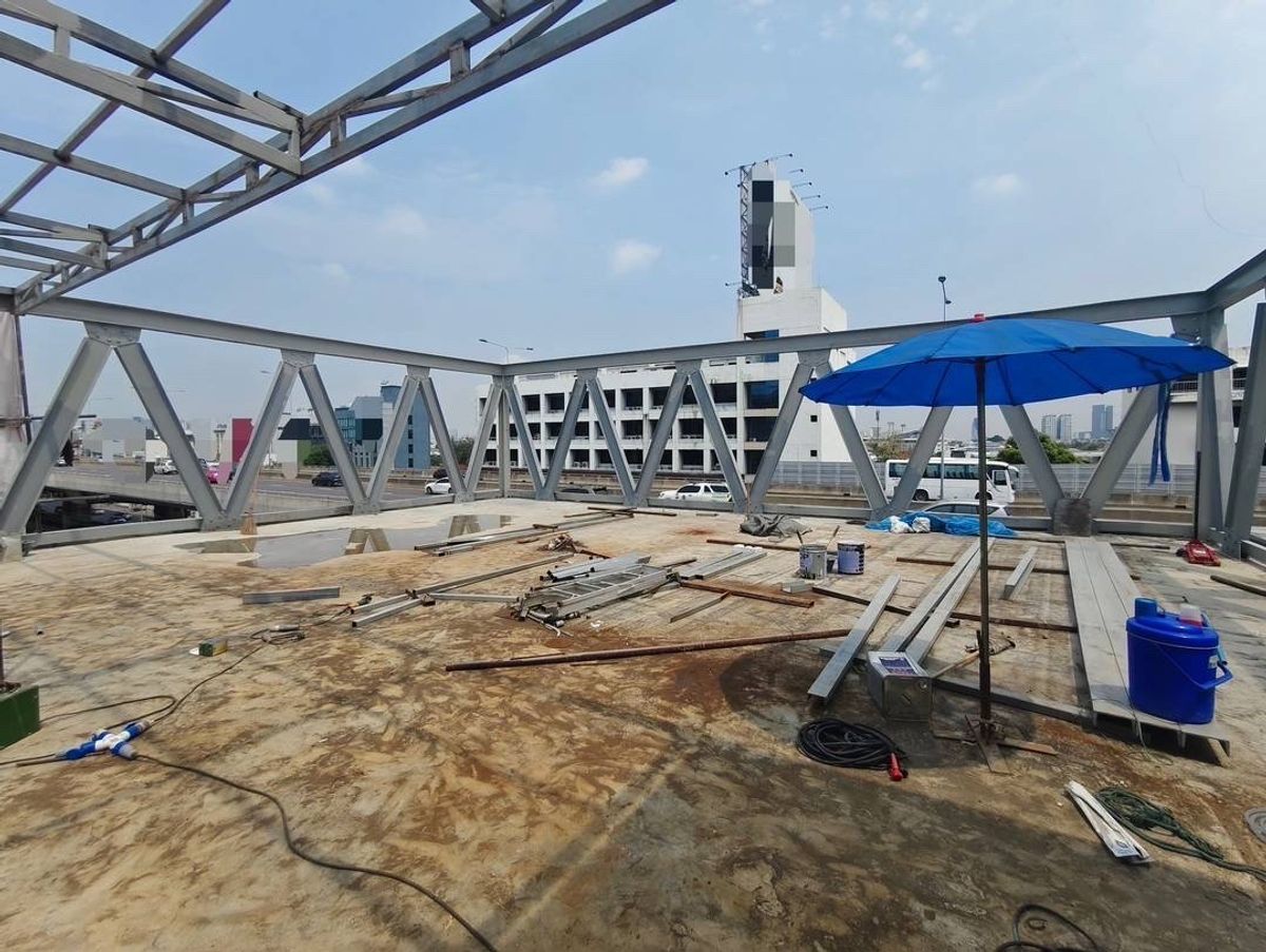 For RentShowroomRama9, Petchburi, RCA : Rent a new showroom on Rama 9 Road. There are 20 parking elevators suitable for small hospitals, surgery hospitals, beauty clinics, animal hospitals, healthcare hub, wellness center, company office.