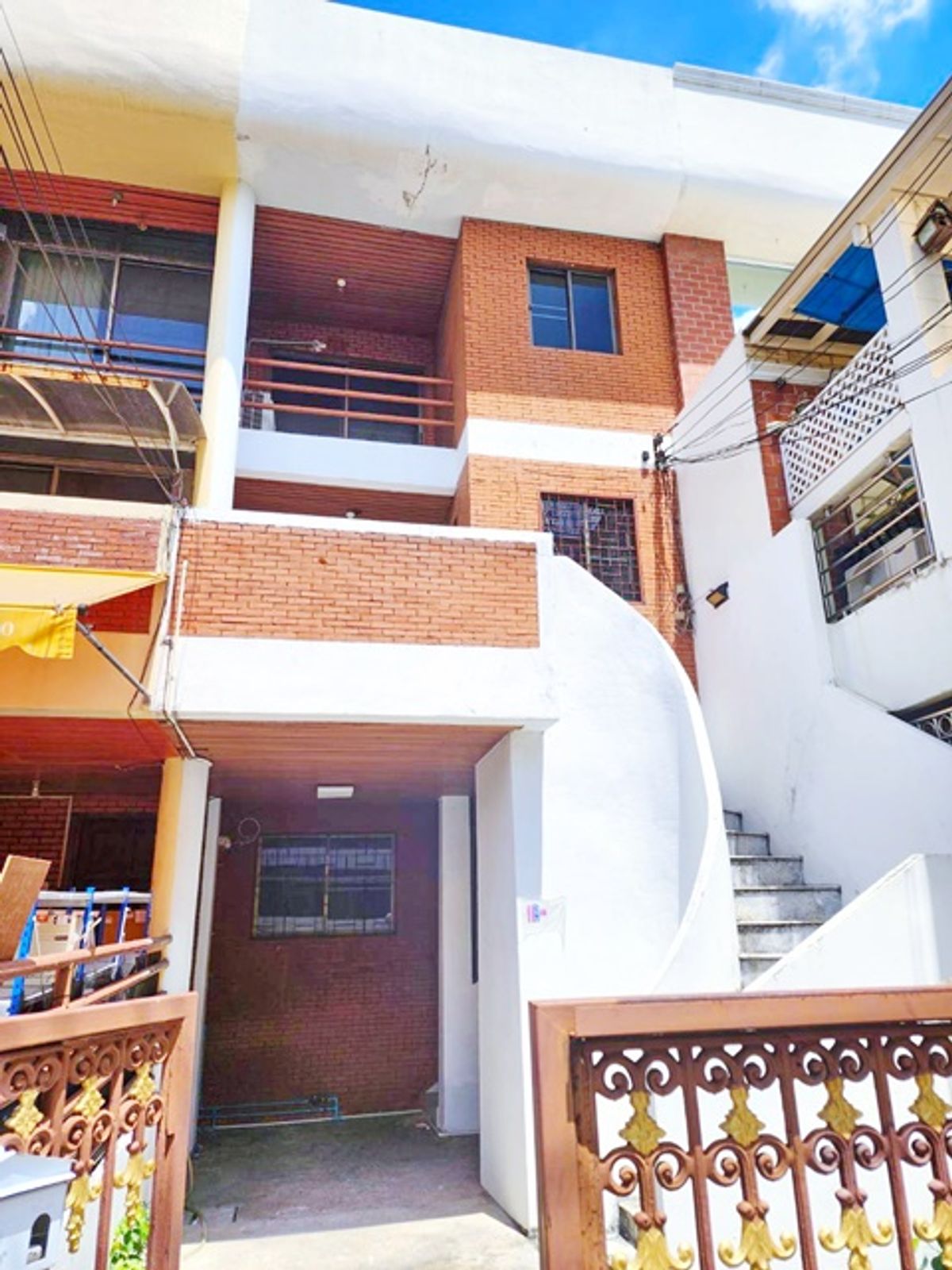 For RentTownhomeRatchadapisek, Huaikwang, Suttisan : Ratchada-Huai Khwang Intersection Rental townhouse 3.5, 26 sq.w. 316 sq.w. MRT Sutthisan 899, C. Inthamara 31-39