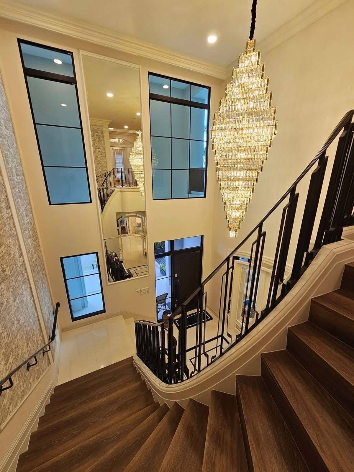 For SaleHousePattanakan, Srinakarin : 𝐇𝐎𝐓 𝐃𝐄𝐀𝐋 House for sale in Nantawan Rama 9, Krungthep Kreetha, size 650 SQ.M 5 Bed, only 110 MB !!