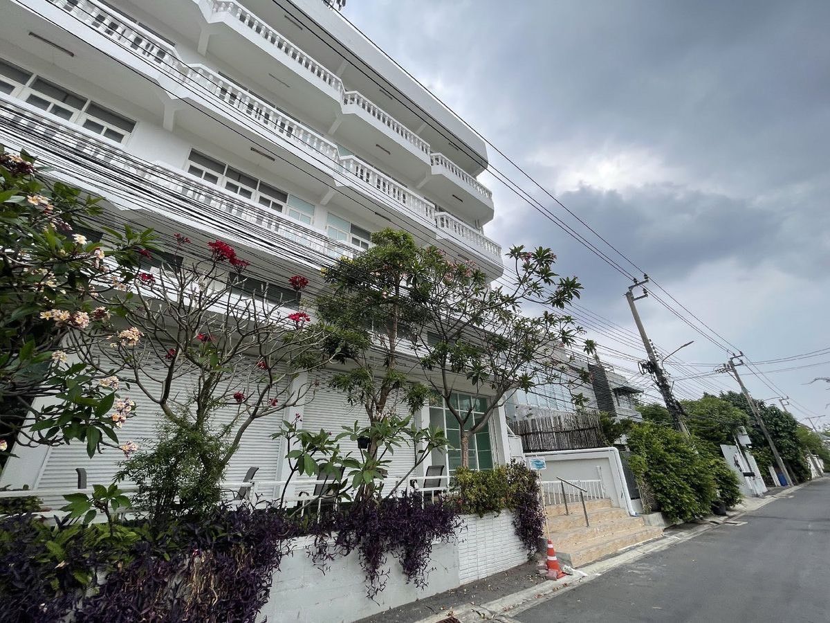 ให้เช่าอาคารพาณิชย์สุขุมวิท อโศก ทองหล่อ : ให้เช่าอาคารพาณิชย์ 3.5 ชั้น ใช้สอย 500ตร.ม 5 คูหา สุขุมวิท101/1 ซอย วชิรธรรมสาธิต 51 