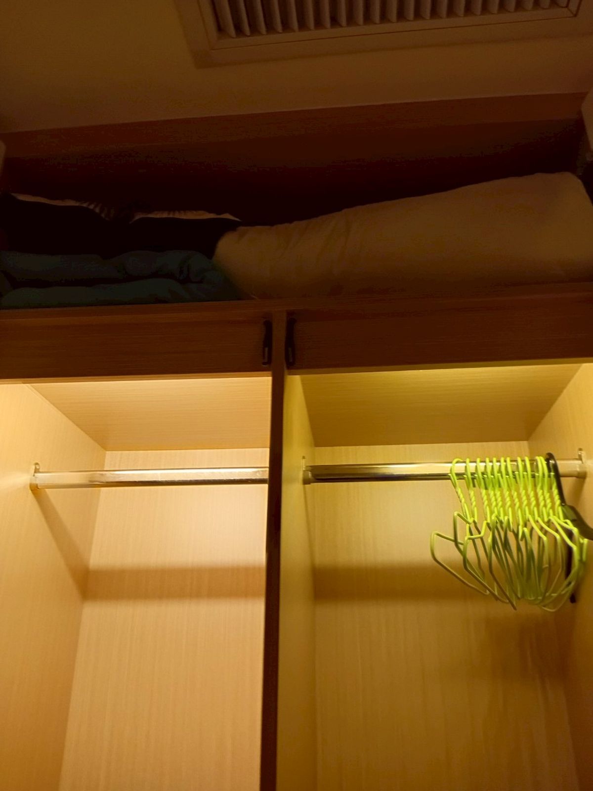 For SaleCondoPattaya, Bangsaen, Chonburi : for sale condo the palm wongamat beach front pattaya studio type (S03-2005)