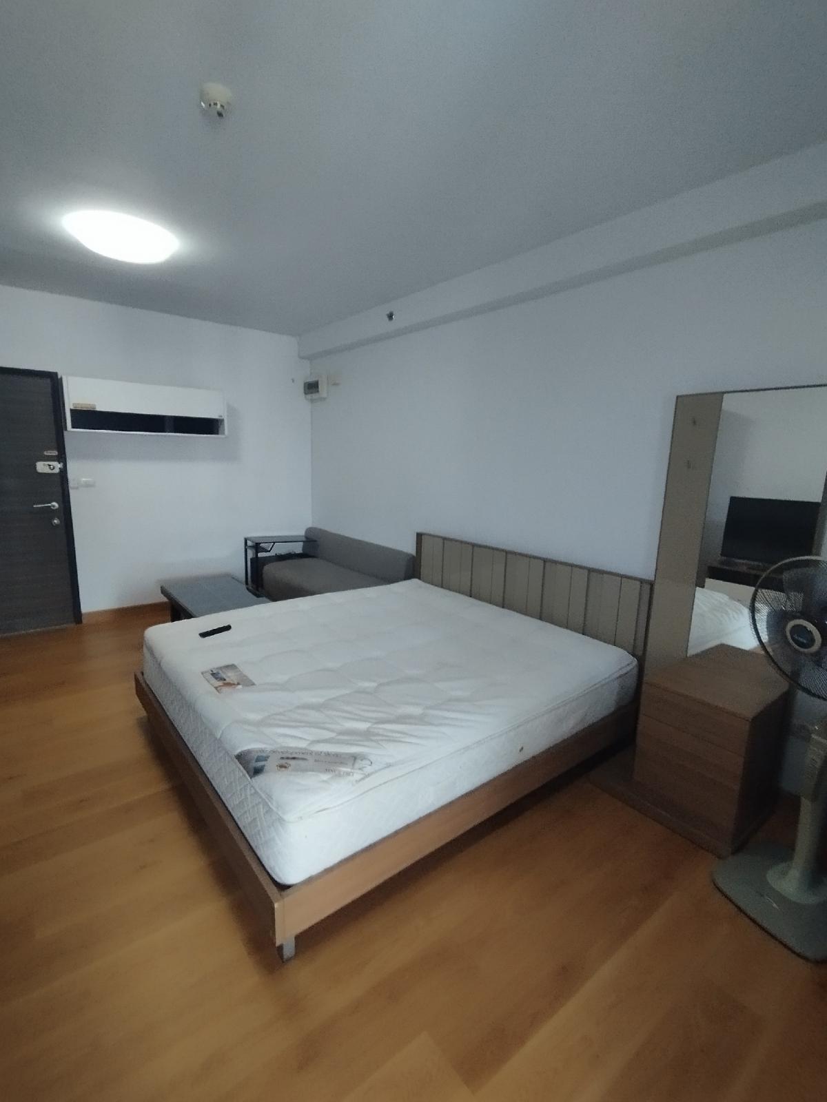 For RentCondoRama9, Petchburi, RCA : Condo Supalai Park Asoke-Ratchada 🔥12,000 baht/month, sell 2,400,000 baht, 1 bedroom, full of 34 sqm. 🔅 Near Central Rama 9 , Fortune Town, Esplanade 🔅 Near the Ministry of Education, Bangkok Hospital 🔅 Near MRT Rama 9 BTS just 500 meters ✅ 1 bedroom, 1 b