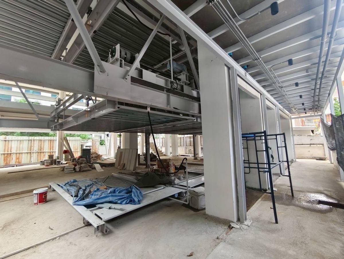 For RentShowroomRama9, Petchburi, RCA : Rent a new showroom on Rama 9 Road. There are 20 parking elevators suitable for small hospitals, surgery hospitals, beauty clinics, animal hospitals, healthcare hub, wellness center, company office.