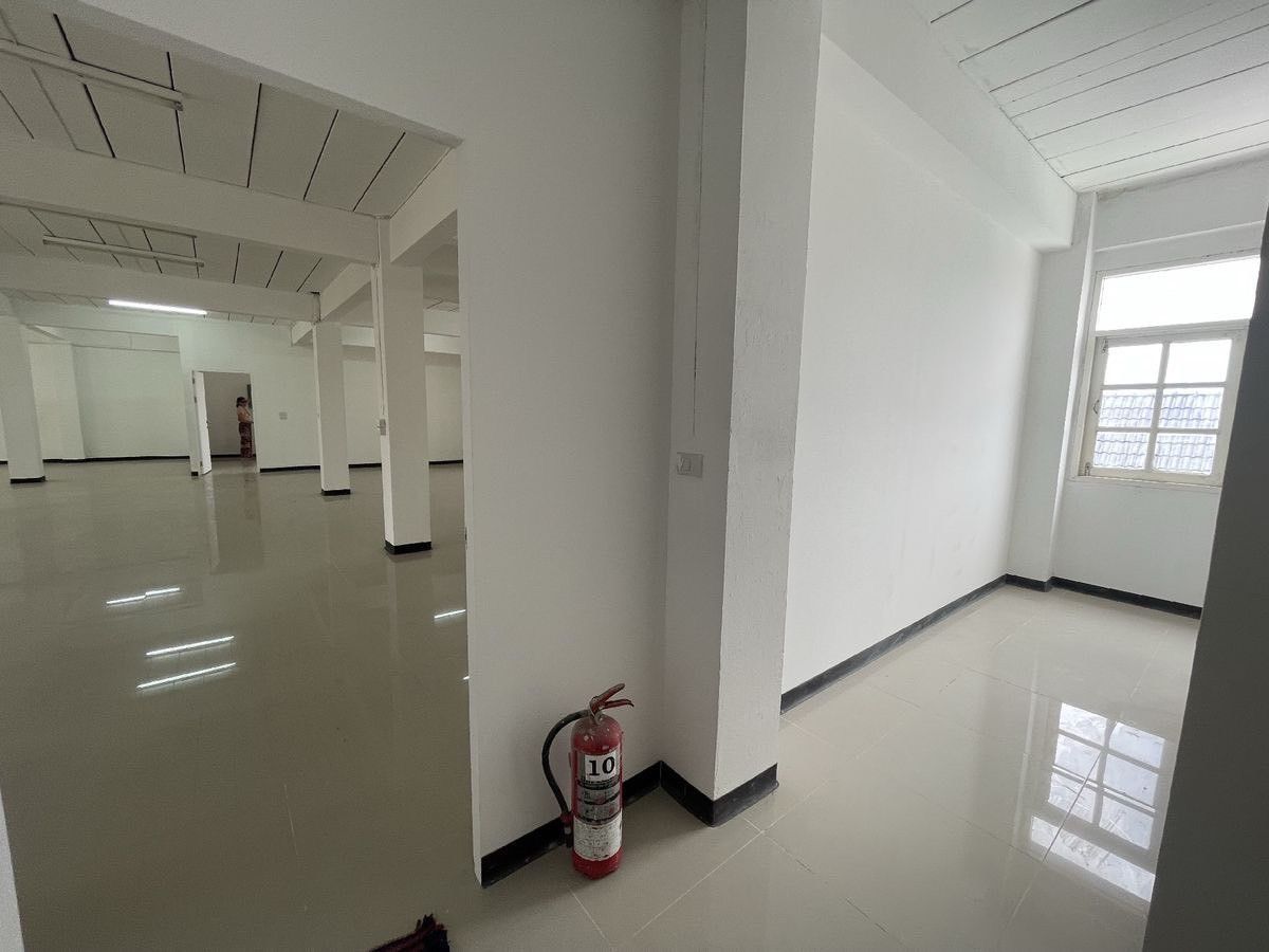 ให้เช่าอาคารพาณิชย์สุขุมวิท อโศก ทองหล่อ : ให้เช่าอาคารพาณิชย์ 3.5 ชั้น ใช้สอย 500ตร.ม 5 คูหา สุขุมวิท101/1 ซอย วชิรธรรมสาธิต 51 