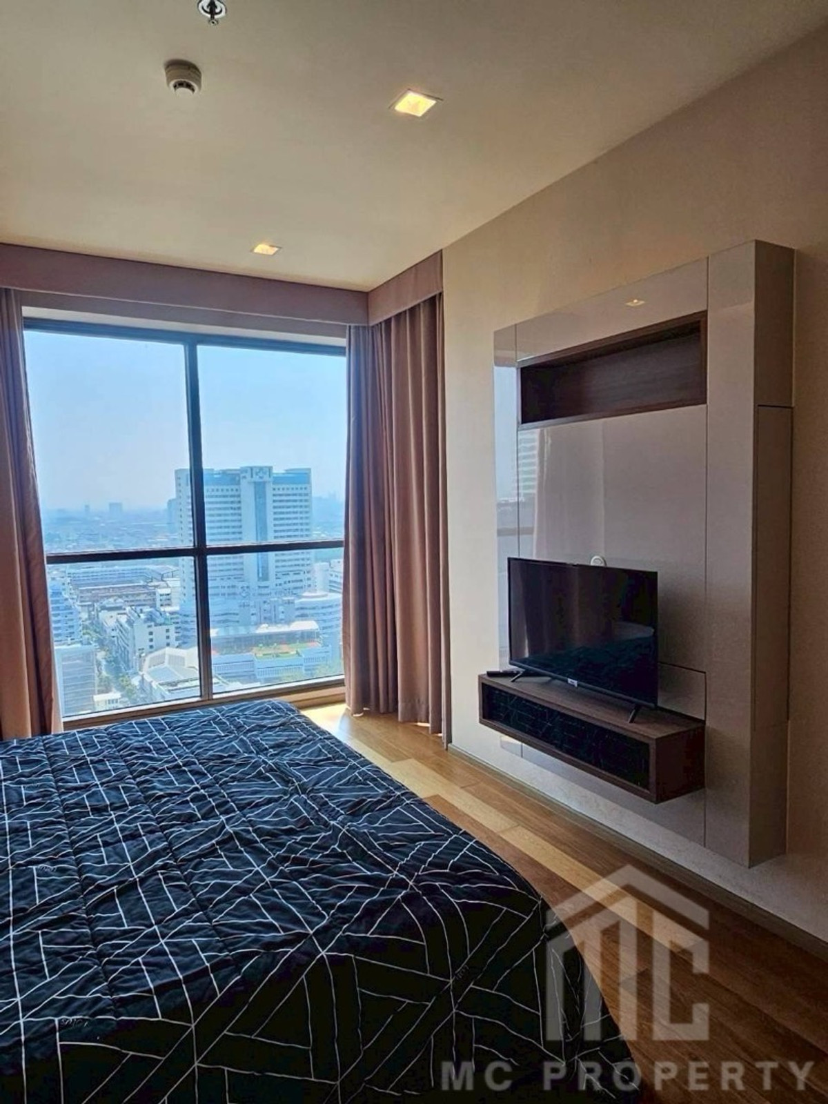 For RentCondoSathorn, Narathiwat : The Address Sathorn 1 bedroom 55sqm facing South only 35,000 please contact 0816878954