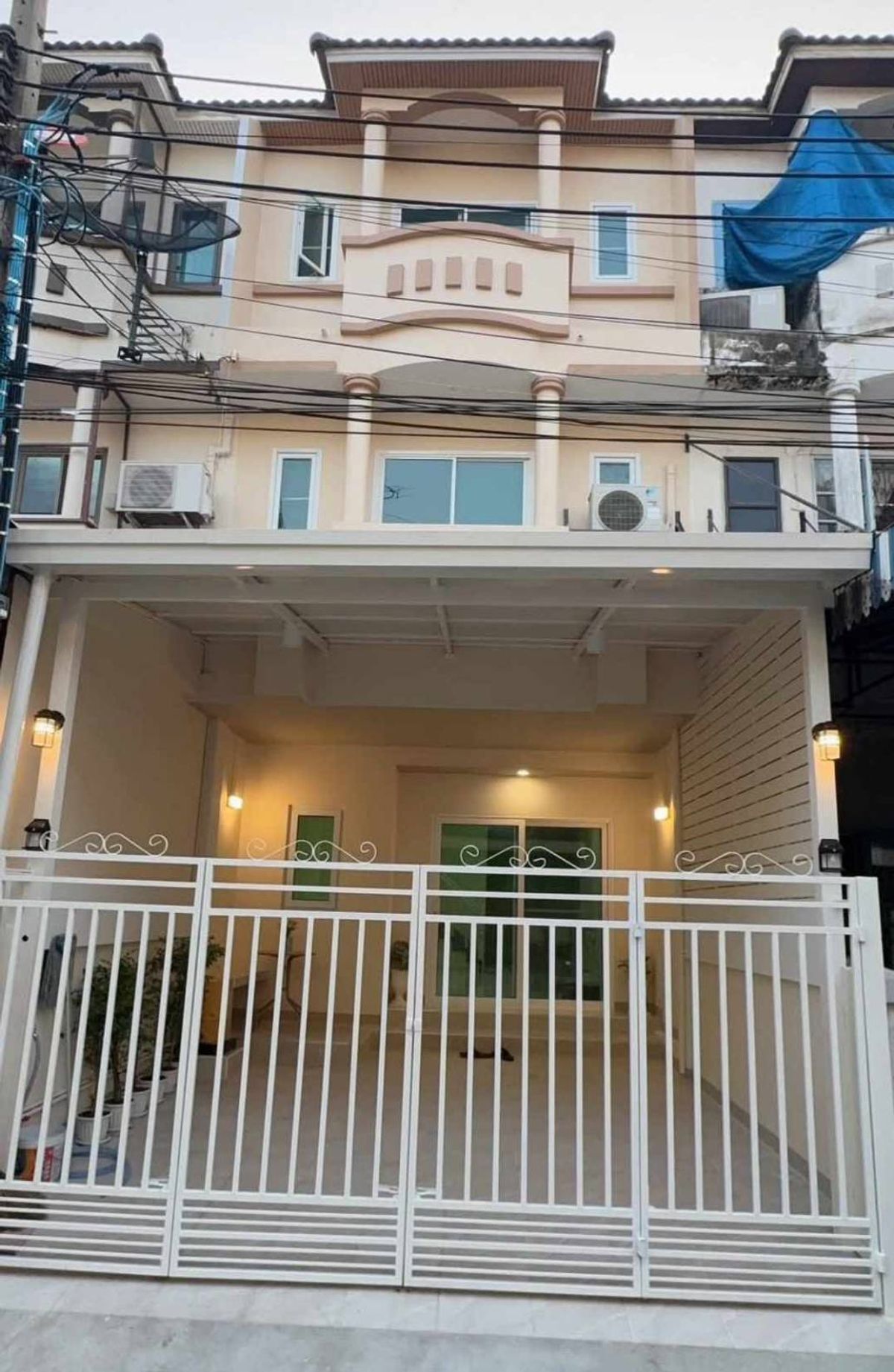 ขายทาวน์โฮมบางแค เพชรเกษม : ขายถูกมาก!! ทาวน์โฮม 3 ชั้น รีโนเวทใหม่ ม.วารินทร์เพลส ซ.เพชรเกษม 63 ทำเลทองใกล้เดอะมอลล์ รถไฟฟ้า