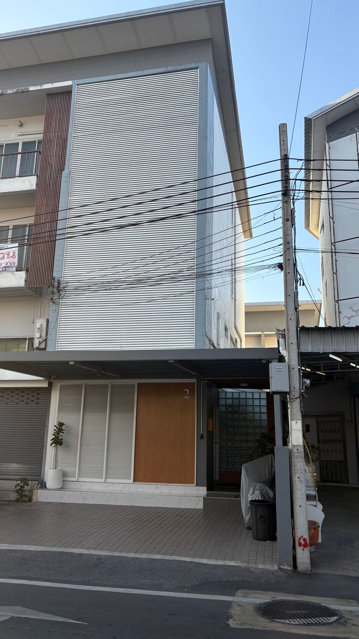 โฮมออฟฟิศเลียบทางด่วนรามอินทรา : ็ขายหรือเช่า HOME OFFICE/ Town Home นาคนิวาส ลาดพร้าว 71